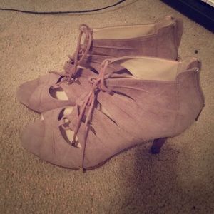 Tan open-toed heels